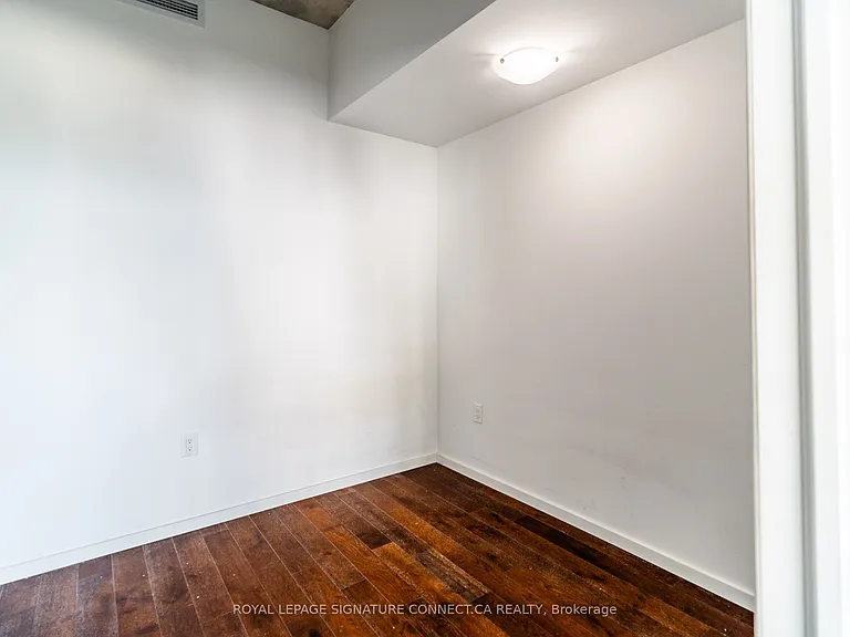 21 Lawren Harris Sq #910 — Photo 7