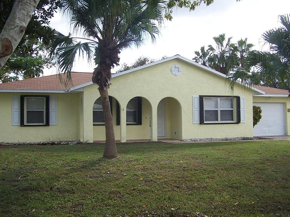 1st image of 2572 SE Calusa Ave