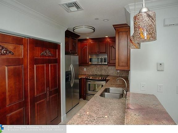 4th image of 2201 SE 18th St APT 312