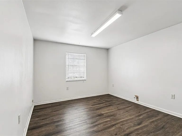 855 E Brandon Blvd — Photo 7