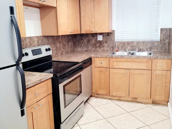 210 NW 87th Ave, Miami, FL