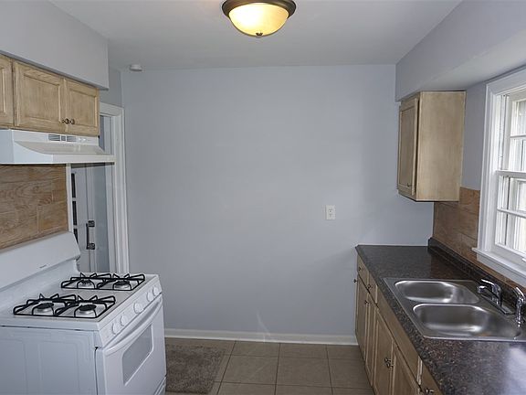 3rd image of 2930 20th Ave