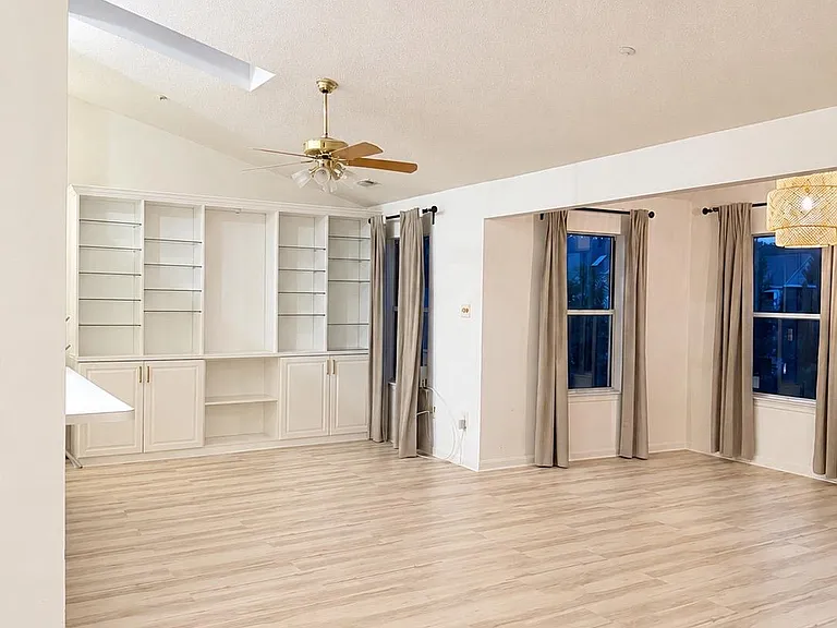2601 Camelback Ln #12 — Photo 9
