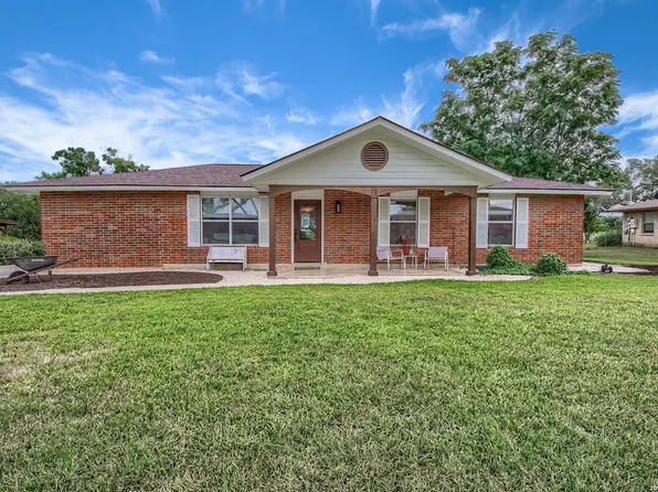 127 Hillcrest Dr, La Vernia, TX 78121