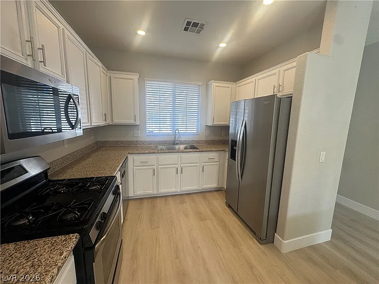 1521 Tillman Falls Ave — Photo 5