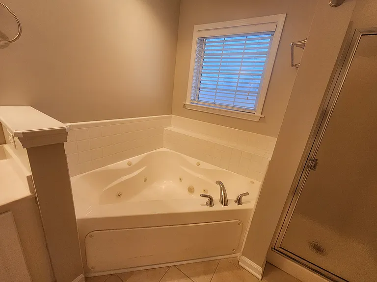 1710 Renwick Dr #204 — Photo 42