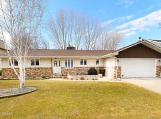 23 Sandy Hills Ln, Grand Forks, ND 58201