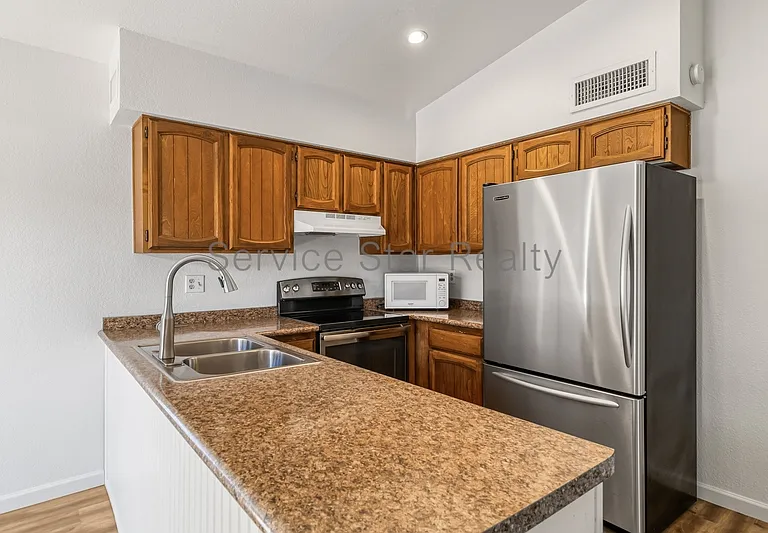 909 W Malibu Dr — Photo 5