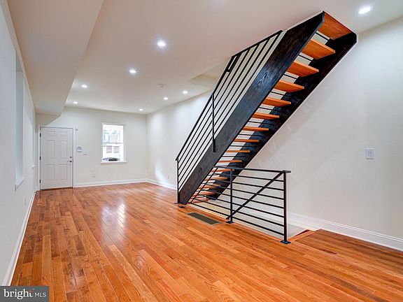 5th image of 2127 E Firth St