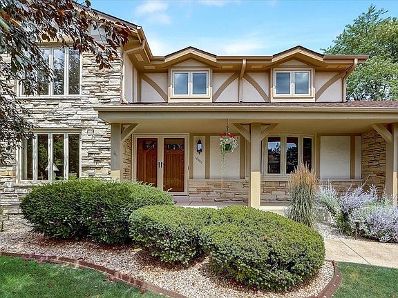 2nd image of 16060 Wildwood Ct