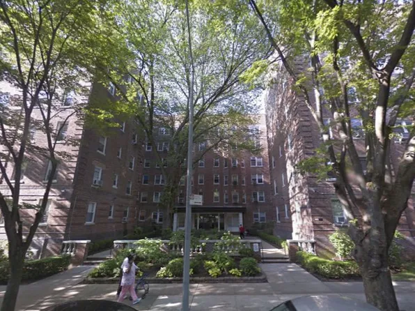 1615 Avenue I image 1 of 1