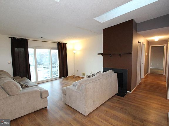 2nd image of 10 Aspen Ct