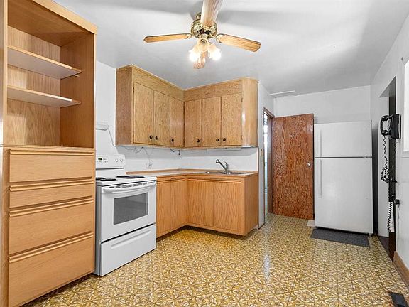4th image of 320 W 4th Ave S