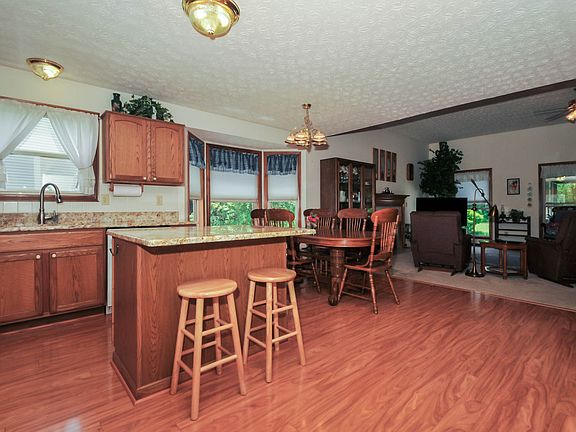 3rd image of 1398 Royal Oak Dr