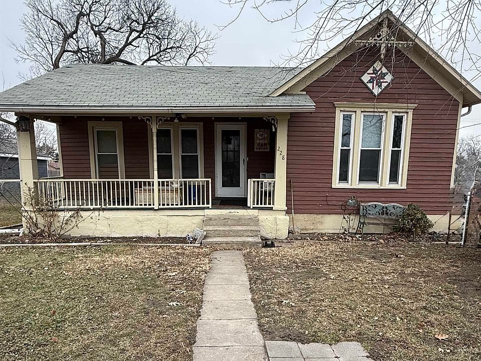 1st image of 228 E 5th St