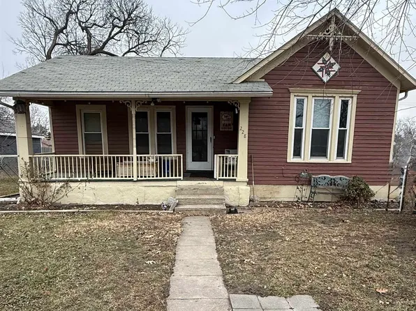 228 E 5th St, Chapman, KS 67431