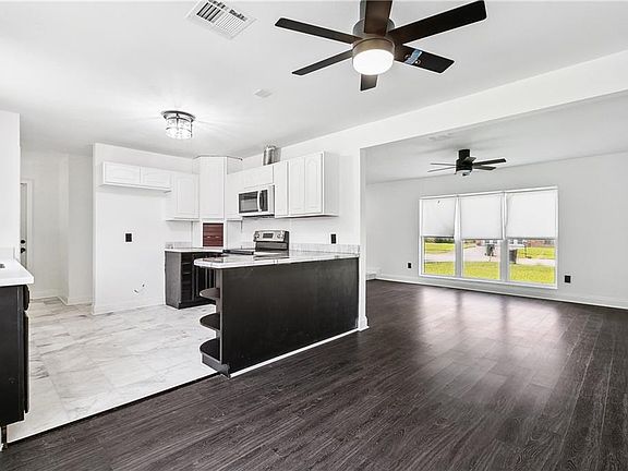 5th image of 310 Tiffany St