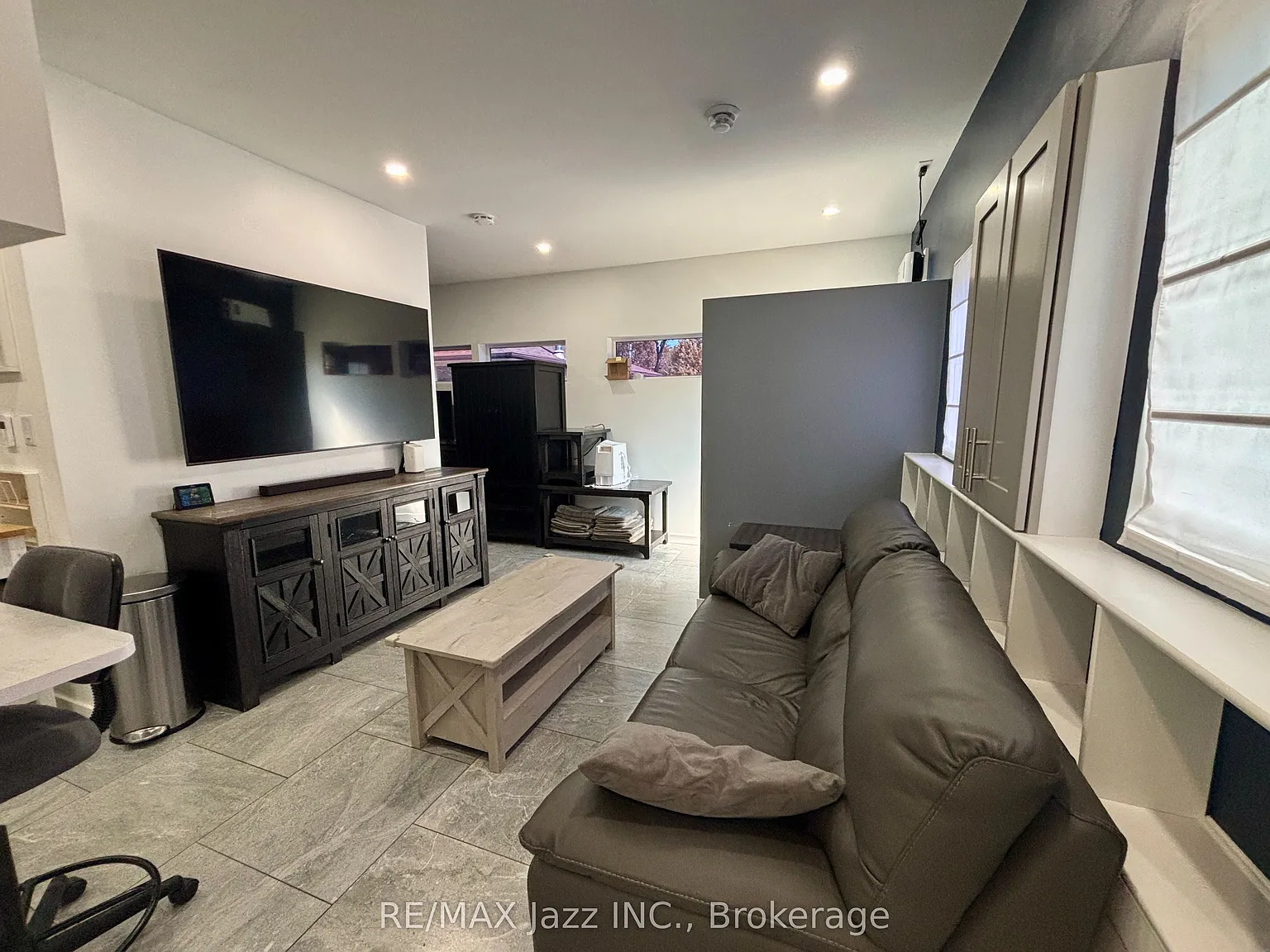 Studio, $1,900 — Photo 2