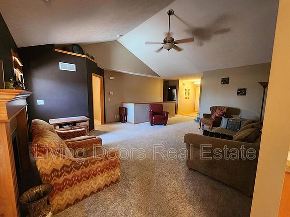 2nd image of 745 Larkspur Dr
