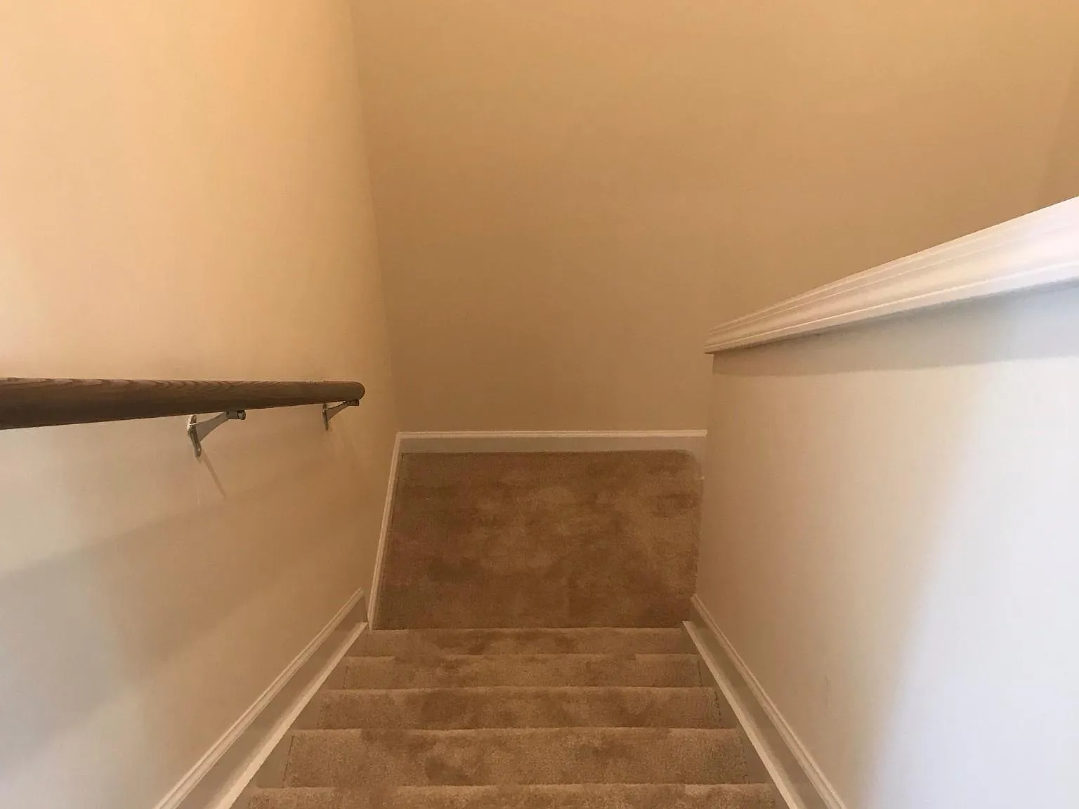 3 bed, 2.5 bath, 1375 sqft, $1,900 — Photo 4