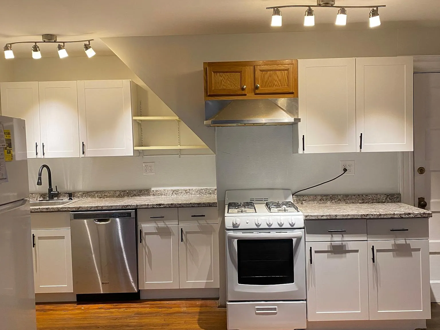 1 bed, $1,049 — Photo 3