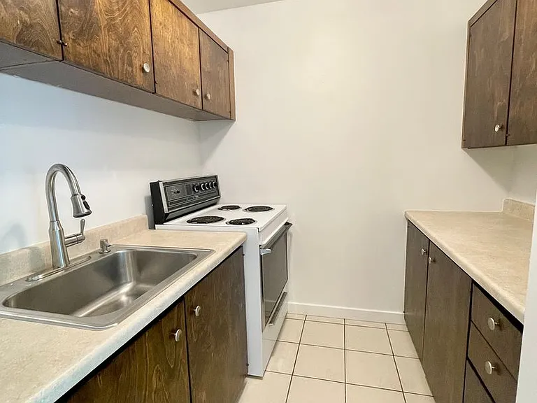 Bayview Apartments — Photo 16