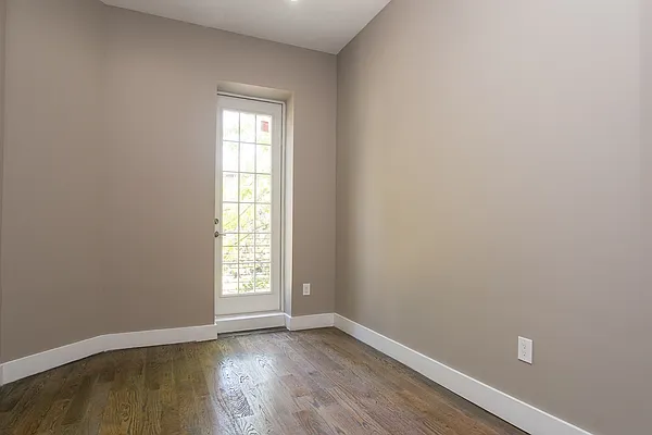 Rented by MNS | media 27