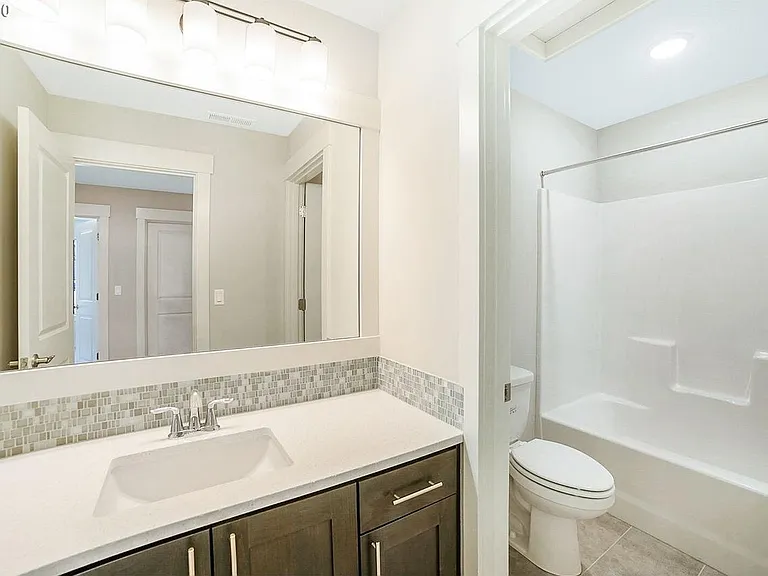 1530 NE 37th Ave — Photo 11