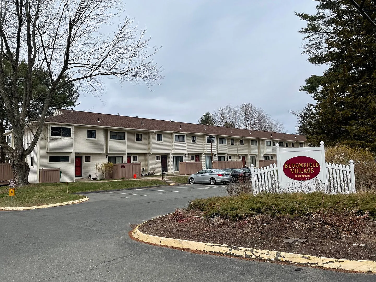 Professional Bloomfield Village Condo — Photo 1