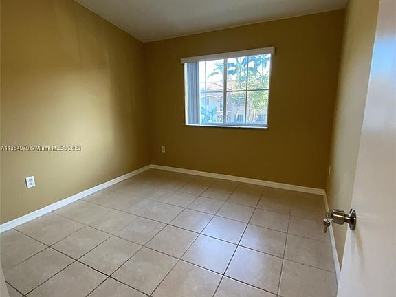 4th image of 1251 SE 29th St #20326