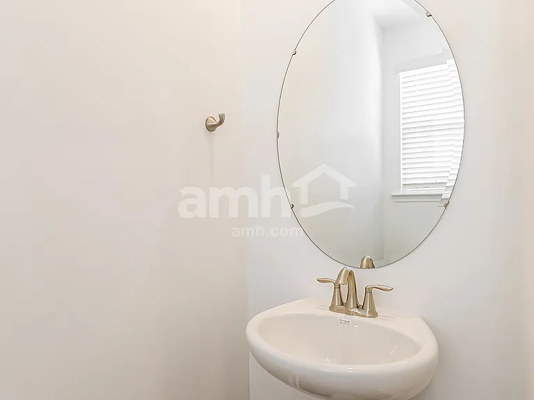 4044 Williams Road Ext — Photo 8
