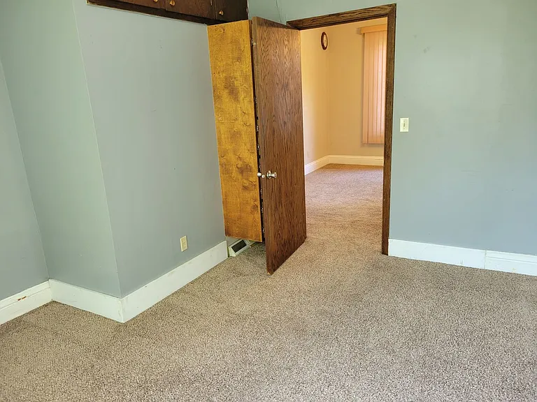 512 E Maple St — Photo 17