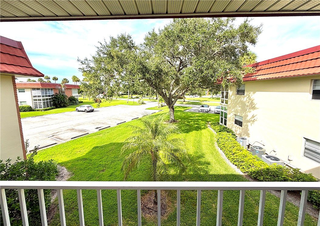 9 Vista Palm Ln APT 202 — American Golf Club