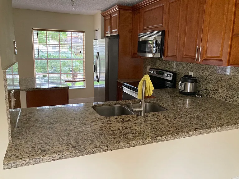 948 Jade Ct — Photo 4