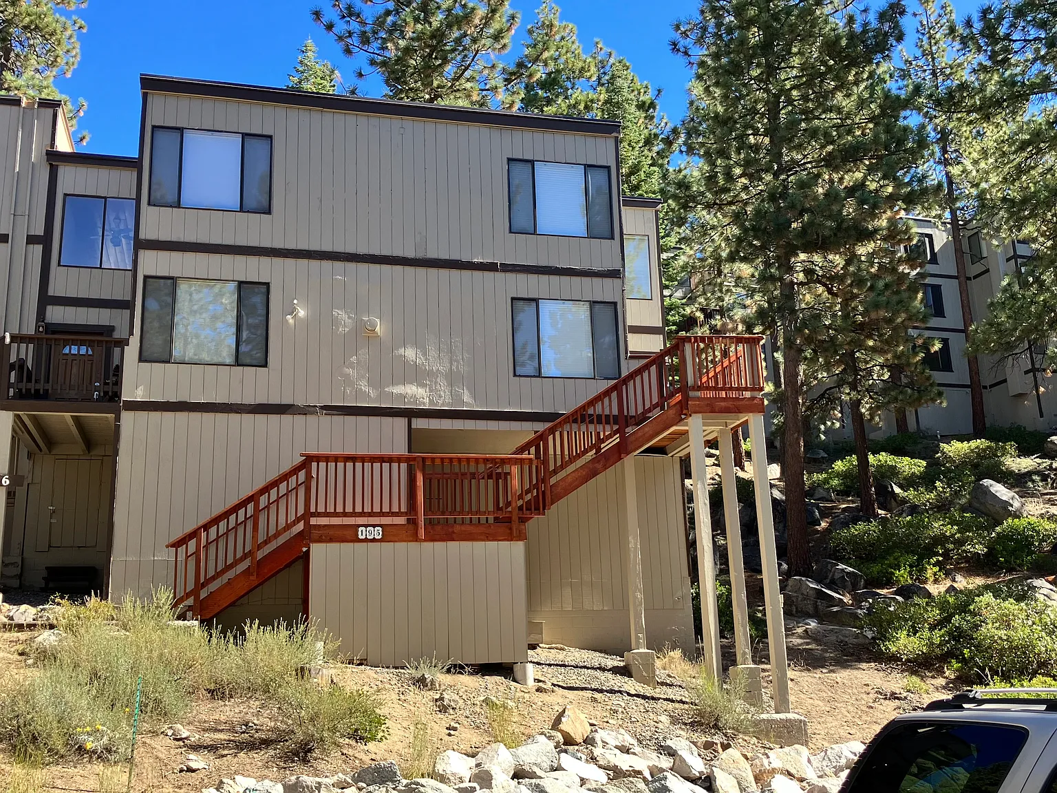2 bed, 1.5 bath, 1248 sqft, $2,900 — Photo 2