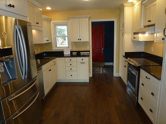 3rd image of 2717 Patricia Ln