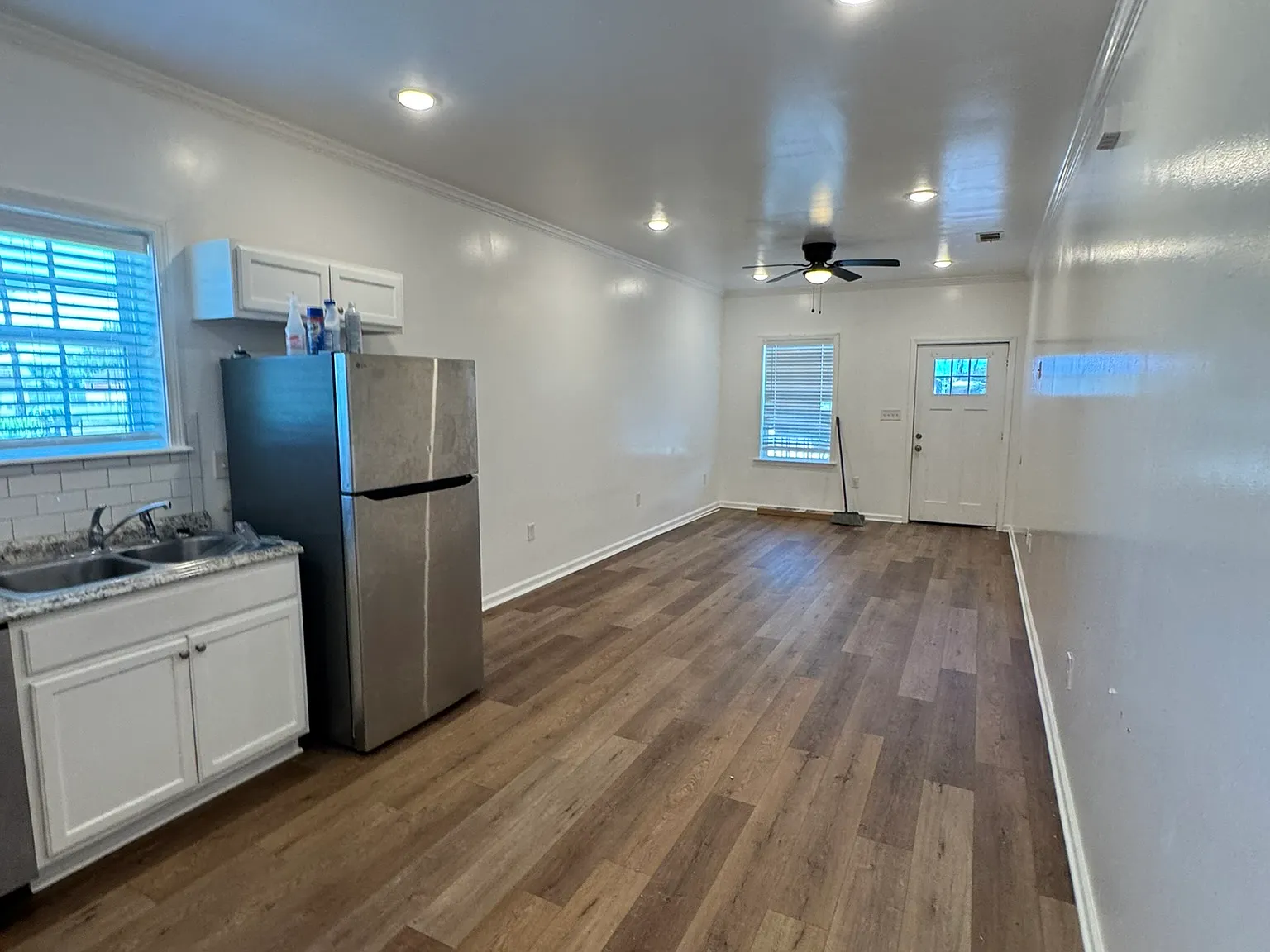 3 bed, 1100 sqft, $1,730 — Photo 3