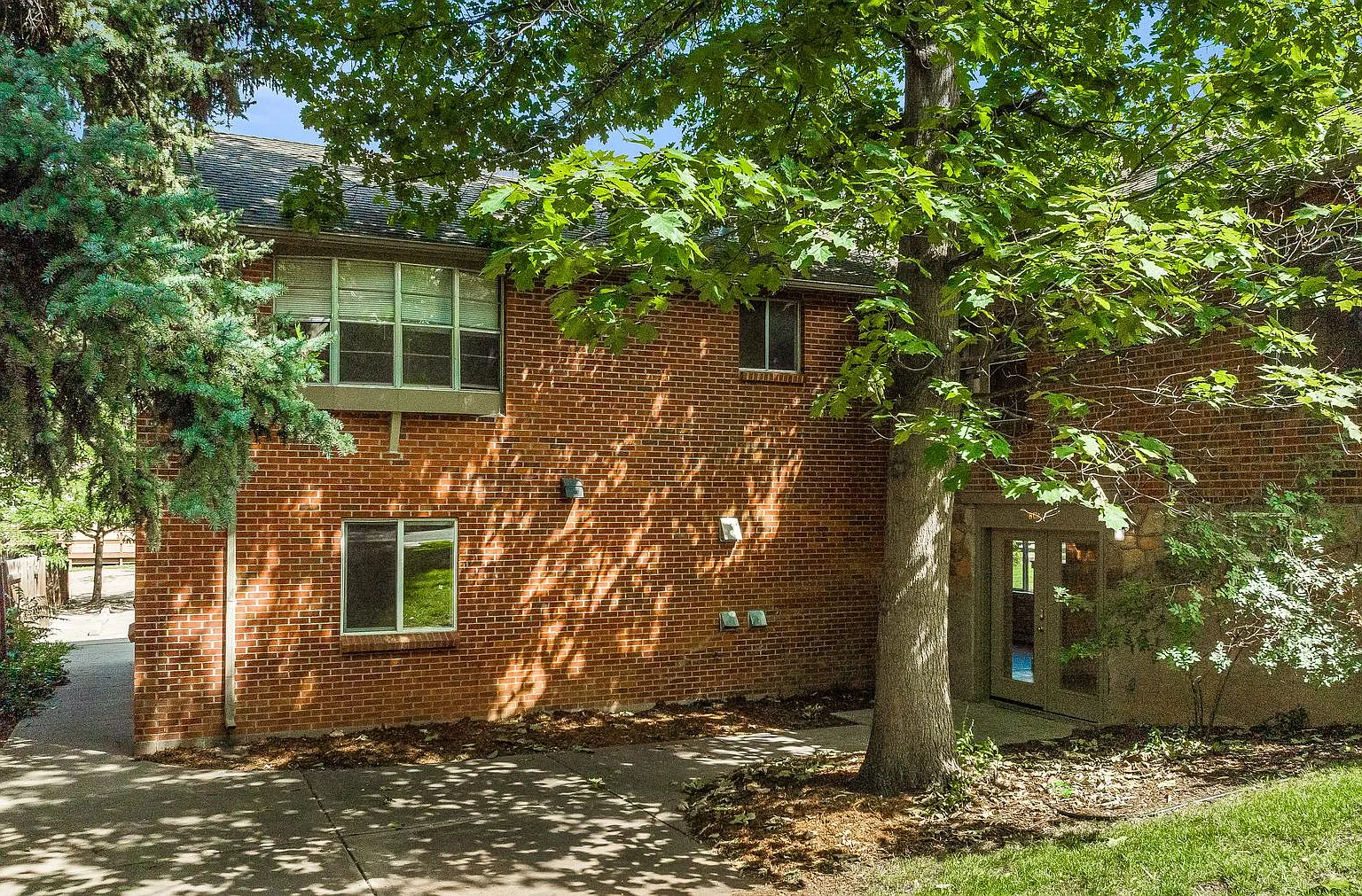 4 bed, 2000 sqft, $7,894 — Photo 4