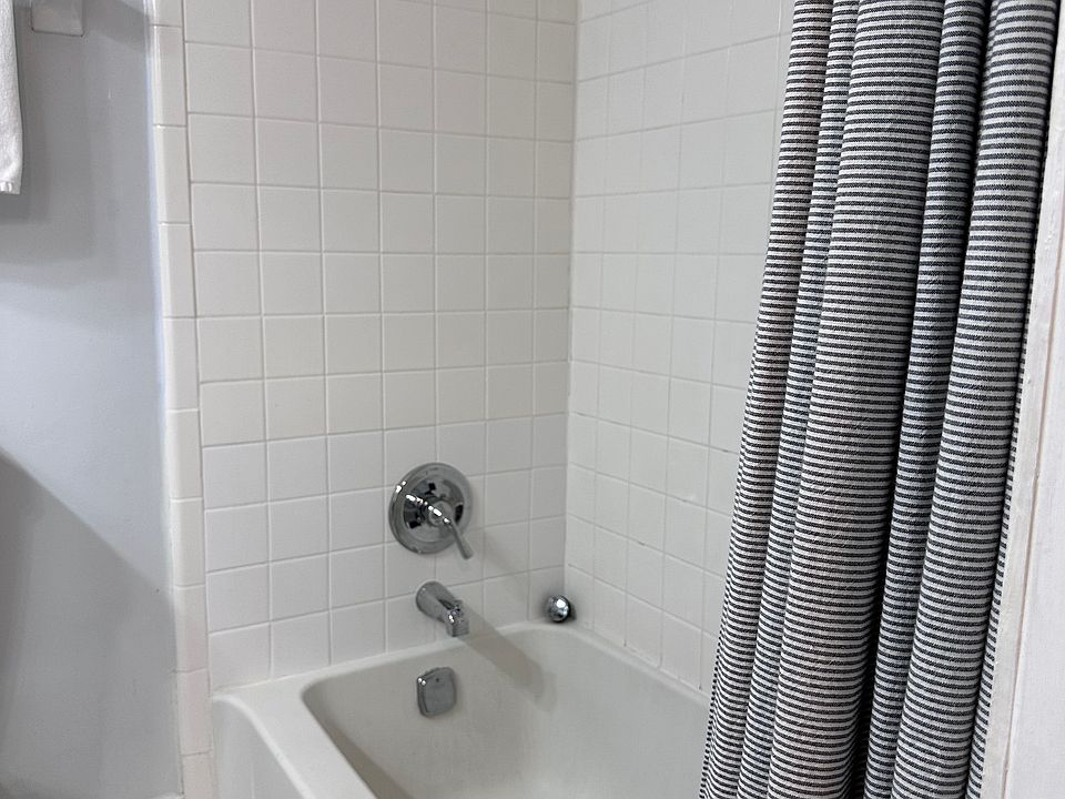 Bedroom 2 bathtub