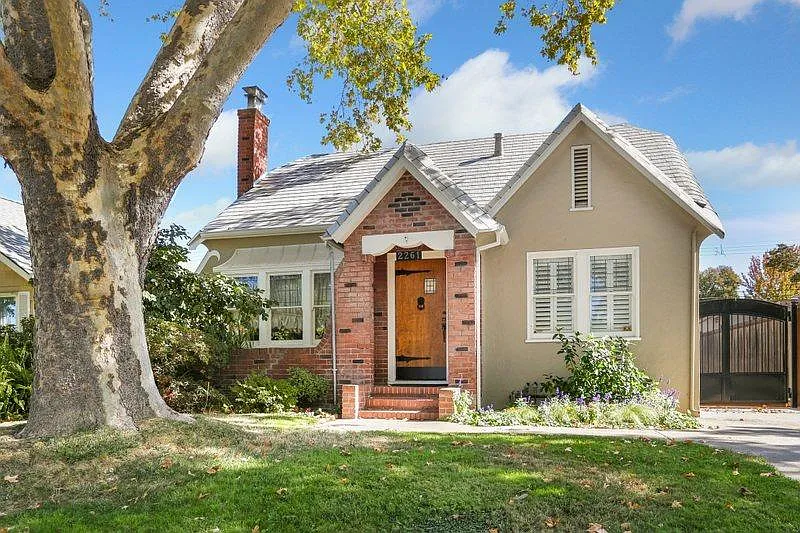 2261 36th St photo 1