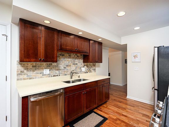 5th image of 23W150 Woodcroft Dr