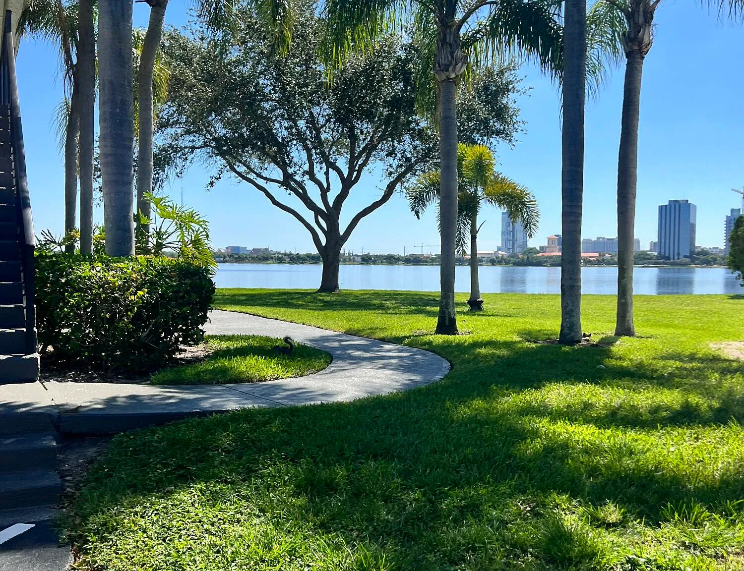 2 bed, 2.0 bath, 728 sqft, $1,900 — Photo 3