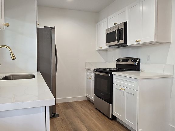 3rd image of 10435 Ashton Ave #10433