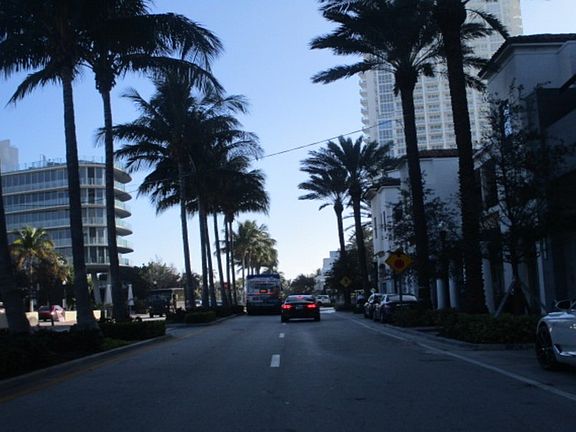 5th image of 300 S Pointe Dr APT 1002