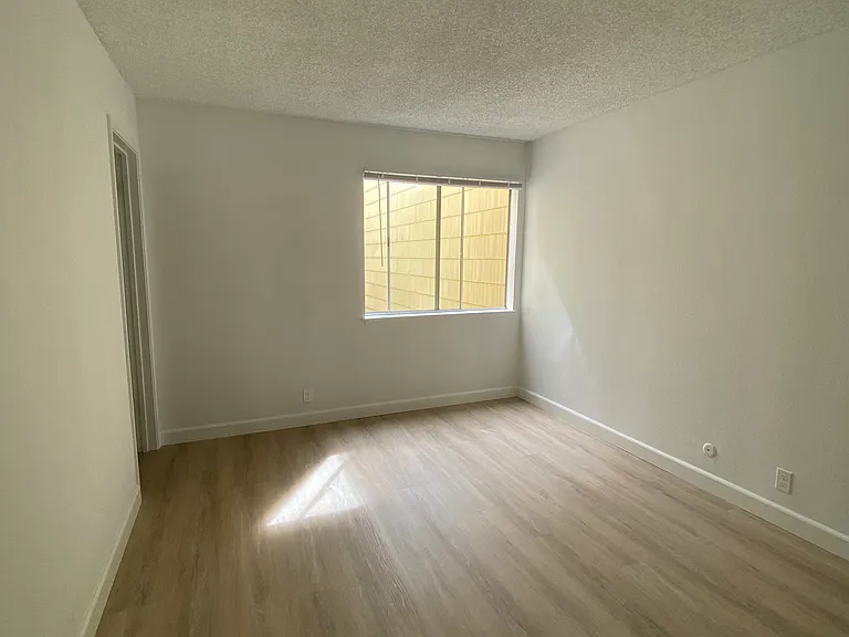 1940 Franklin St #202 — Photo 4
