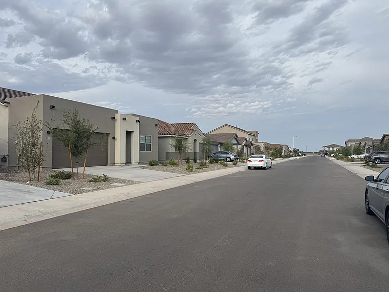 643 W Riparian Dr — Photo 2