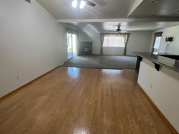 3rd image of 8177 Oak Landing Ct