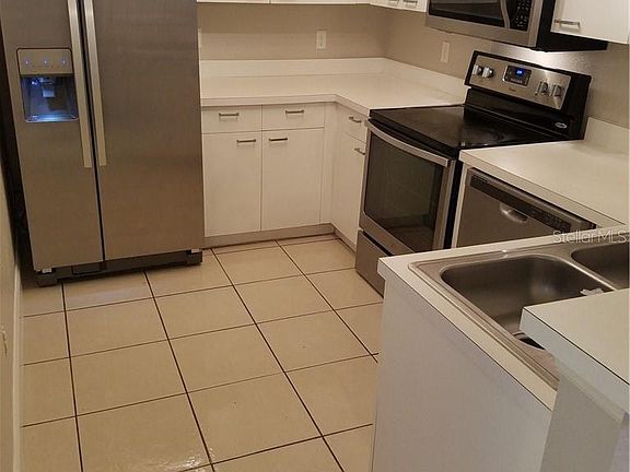 3rd image of 3207 Queen Palms Ct