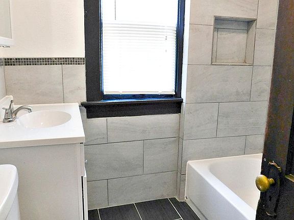 4th image of 2615 N 49th St #2617