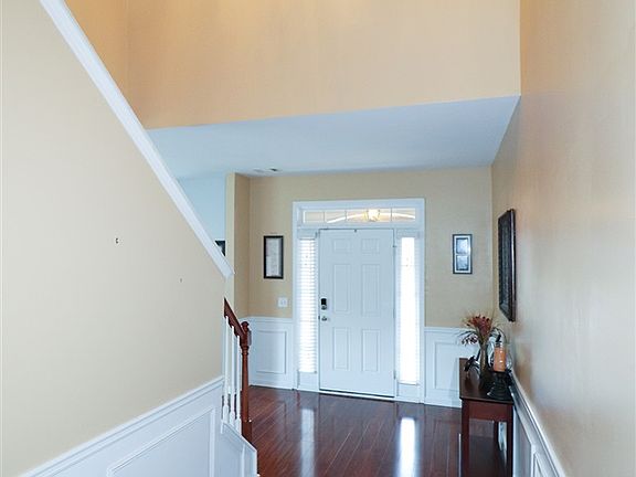 4th image of 105 E Haven Ct